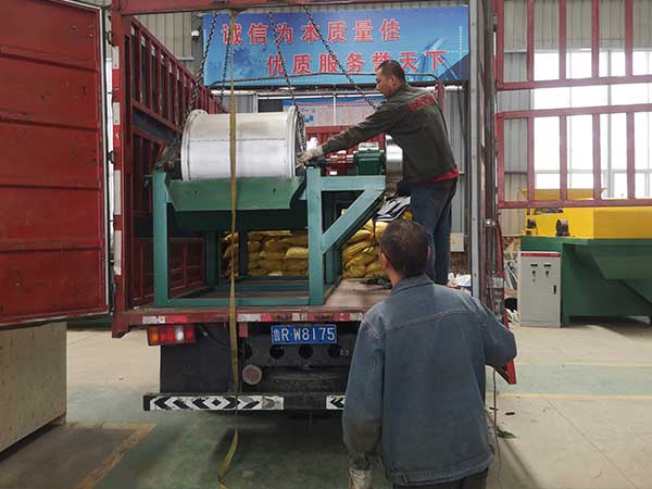 800滾筒選鐵機(jī)裝車(chē)發(fā)貨